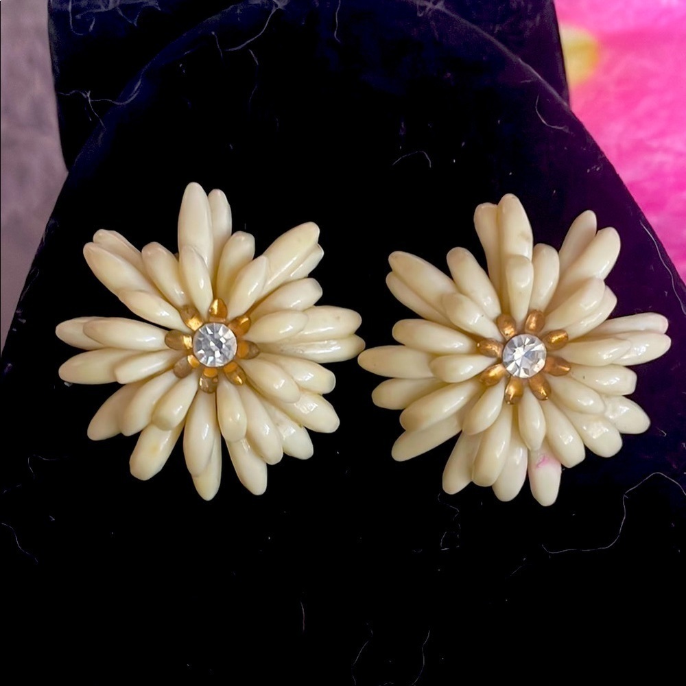 Vintage Cream Floral clip on Earrings